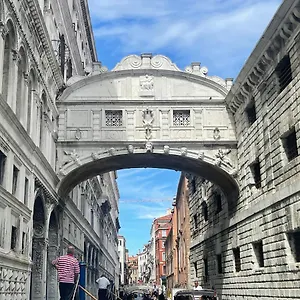 Ca' Ai Sospiri Apartment